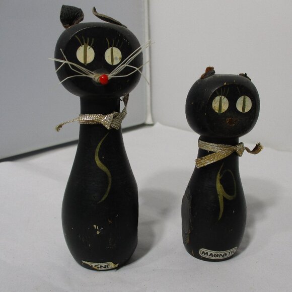 Vintage MCM Black Cat Kittens Magnetic Wood Wooden Salt & Pepper Shakers - Picture 1 of 9